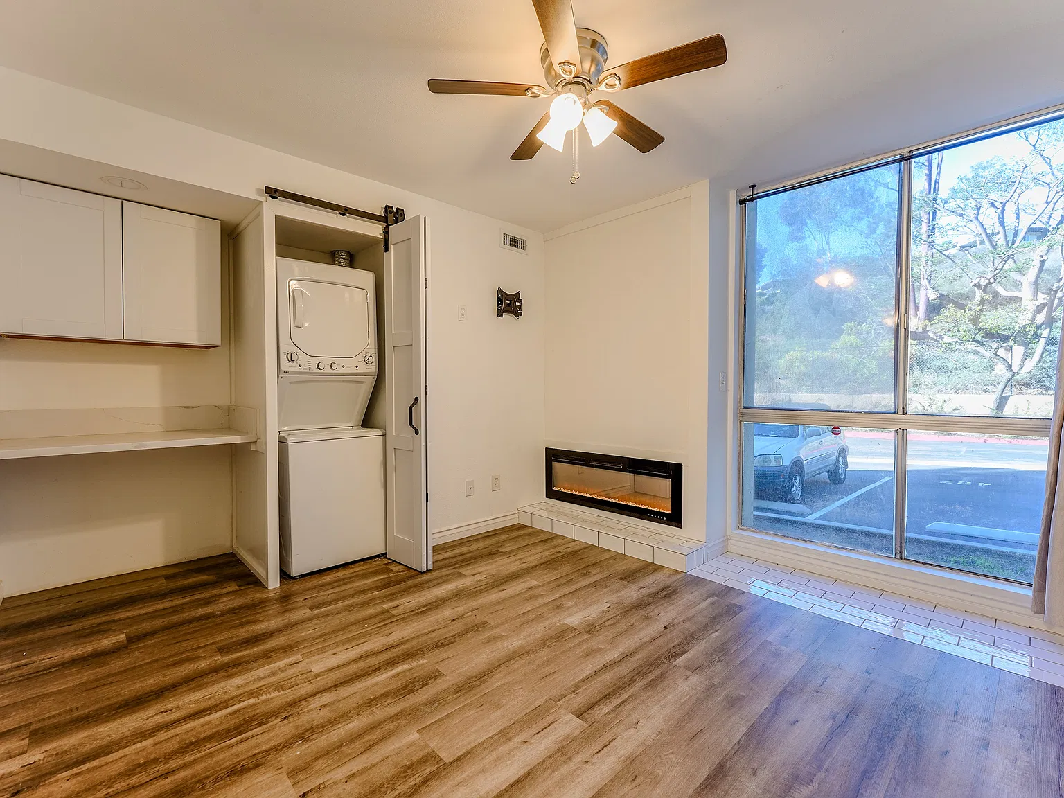 2 bed, 858 sqft, $3,200 — Photo 4