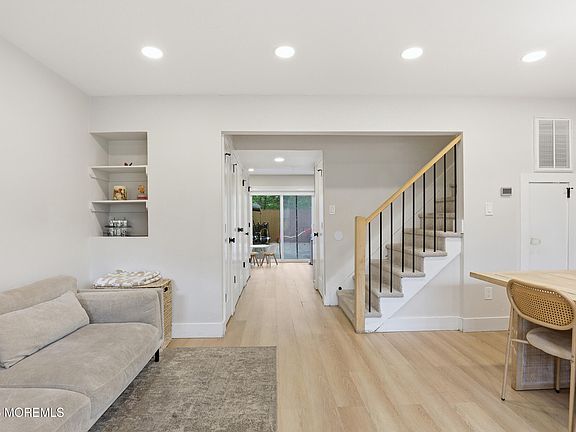 2nd image of 136 Williamsburg Lane