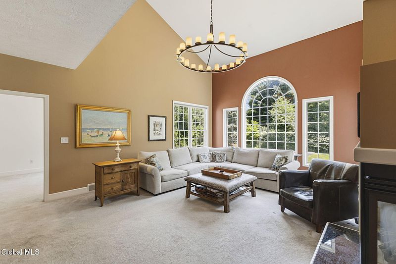 5th image of 214 Bell Court