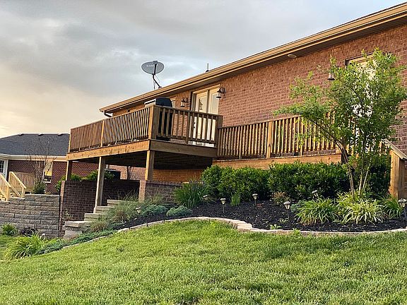 3rd image of 121 Skyline Dr