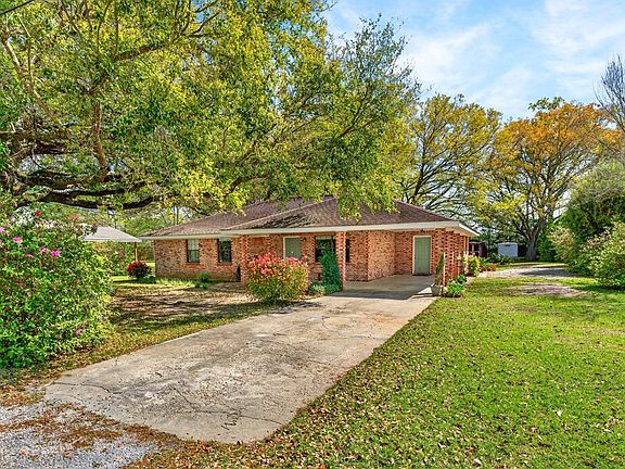 3rd image of 15 Hundley Rd