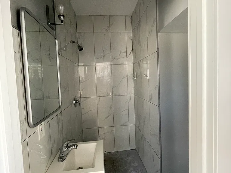 521 Kearny Ave #1L — Photo 3