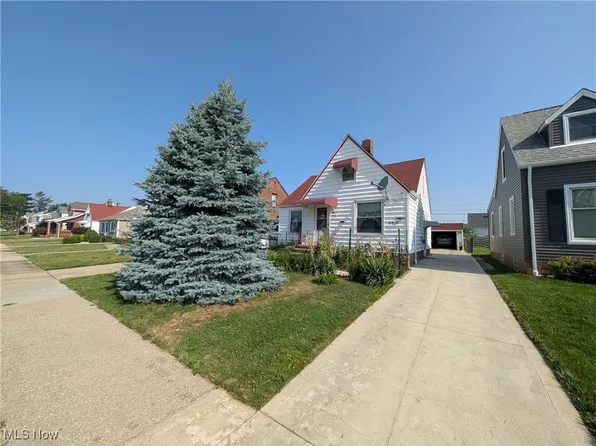 6610 Farnsworth Dr, Parma, OH 44129