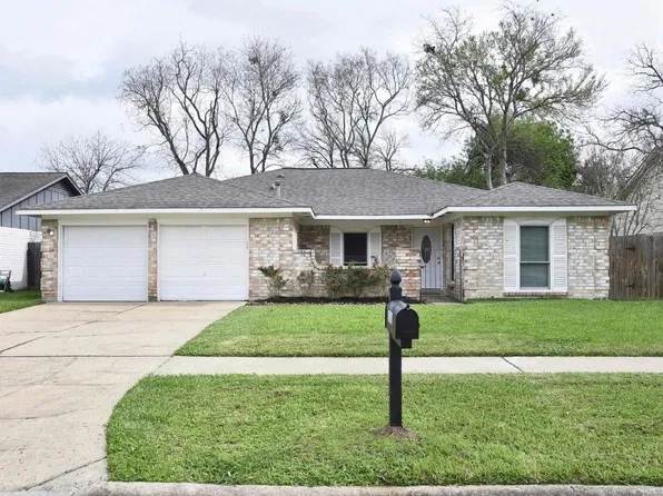 1310 Barrowgate Dr, Sugar Land, TX 77498