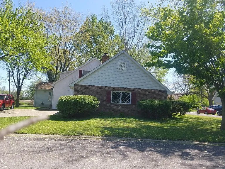 302 Salem St — Photo 4