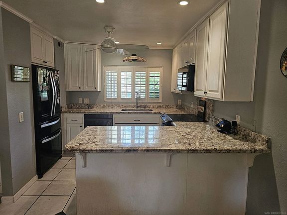 3rd image of 3164 Vista Grande