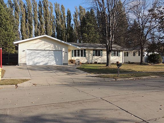 2nd image of 3303 Cherry Lynn Dr