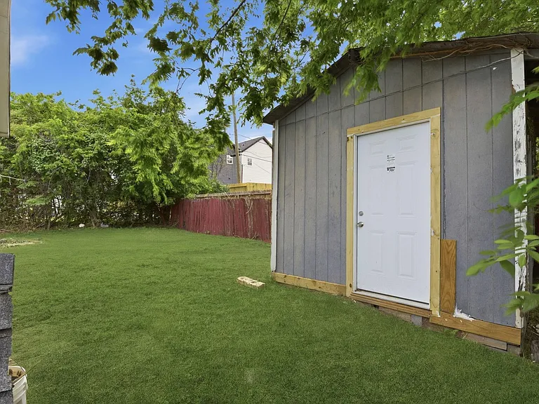 303 Gans St #B — Photo 21