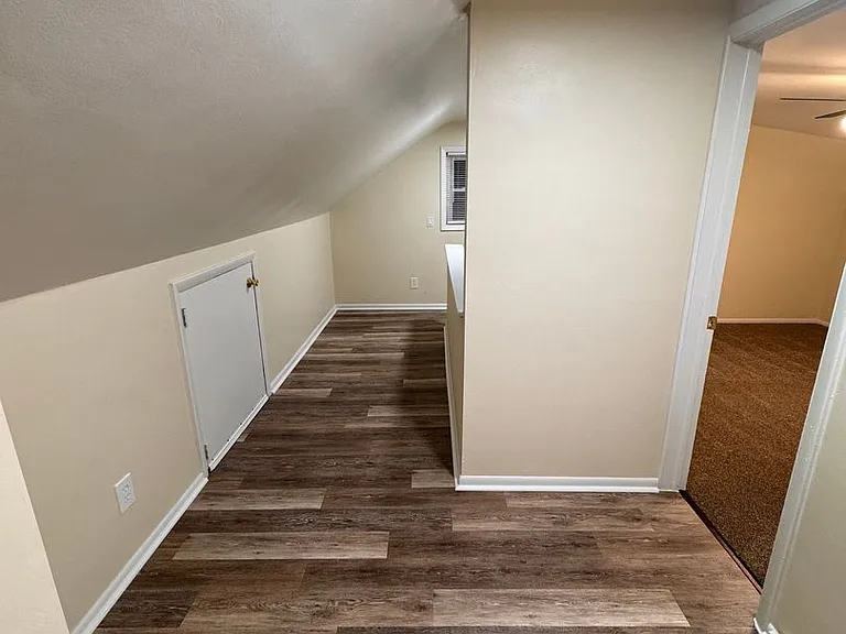 1079 North Ave — Photo 4
