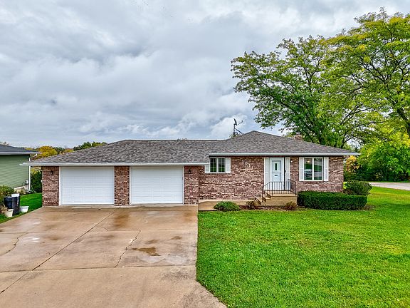 3rd image of 1011 Tower Circle Dr