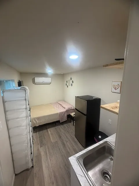 Studio, 160 sqft, $995 — Photo 2