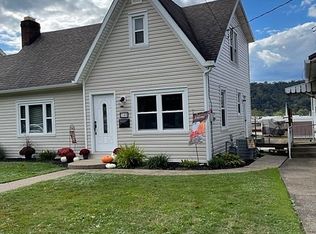 1140 4th St, New Martinsville, WV 26155