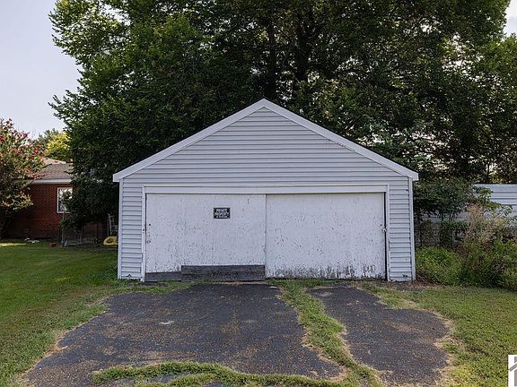 5th image of 611 Green St