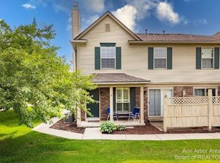 165 Commons Cir, Saline, MI 48176