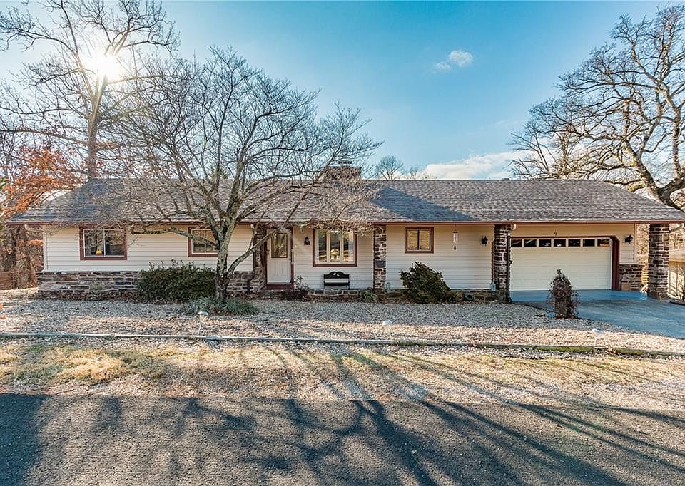 1st image of 9 Lawson Ln