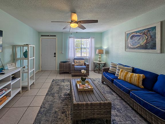 2nd image of 1717 Kempner St #1