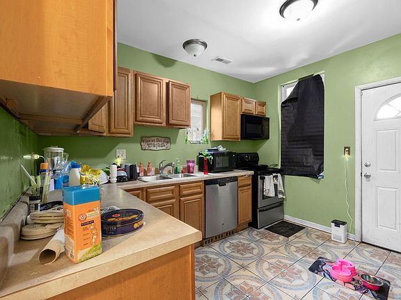 3rd image of 836 N Keeler Ave