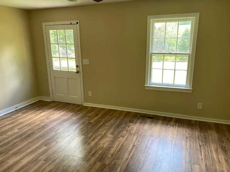 2112 Sycamore St SW — Photo 5