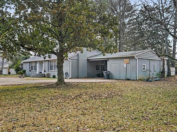 3rd image of 1801 Hill Rd