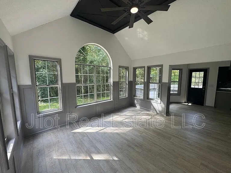 63 Lakeview Ln — Photo 10
