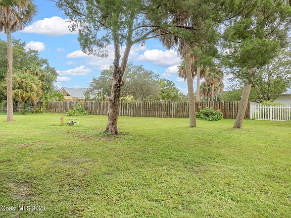 4th image of 1705 Academy Dr