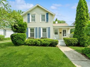 921 Dodge St, Lake Geneva, WI 53147