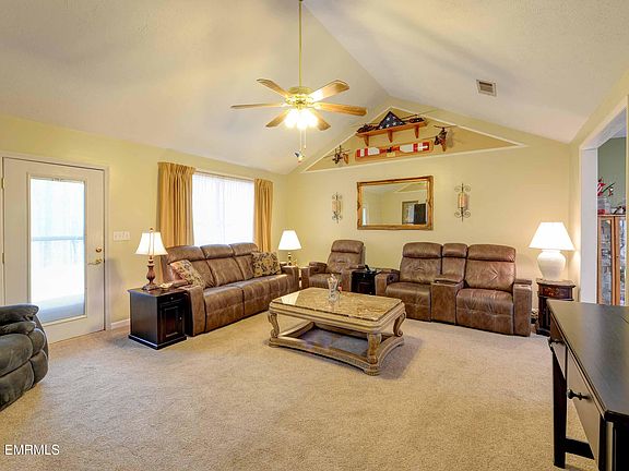 4th image of 575 Tanner Cir