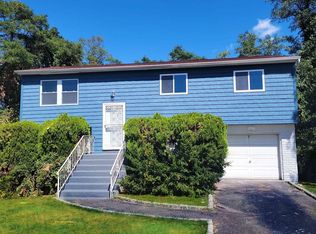 71 Parkway Ave, Amityville, NY 11701