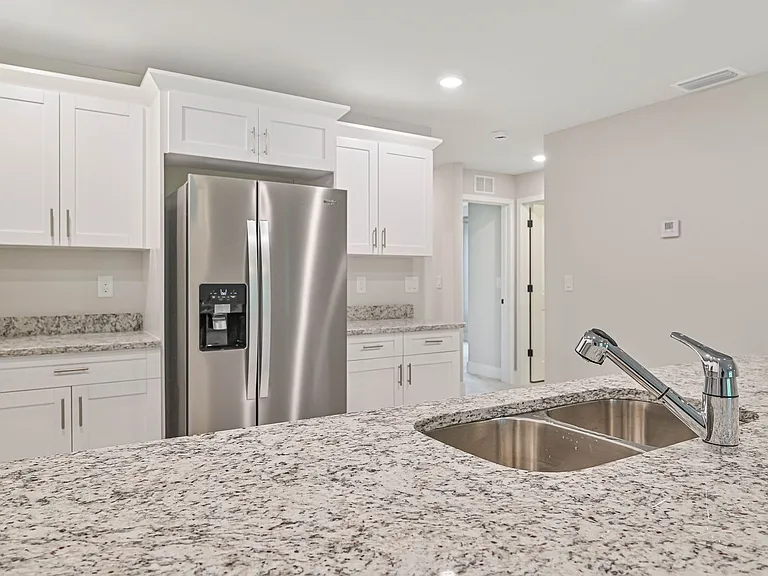 6076 Lacota Ave — Photo 8