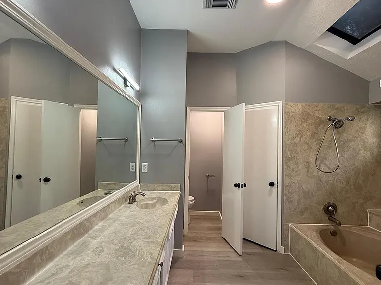 1019 Western Springs Dr — Photo 8