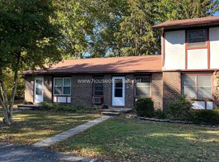14 Razer Dr #1, West Frankfort, IL 62896