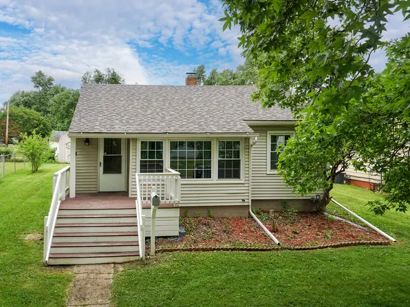 103 S Portland Pl, Clinton, IL 61727