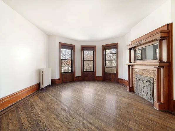 560 Dean Street image 9 of 15