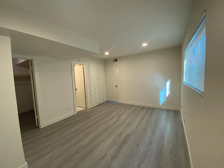 Large Bedroom with ensuite bathroom
