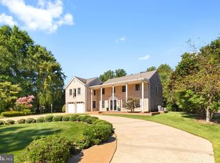 6212 Homespun Ln, Falls Church, VA 22044