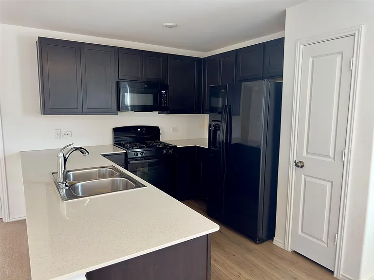 510 Sunray Dr — Photo 9