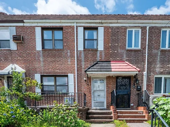 7040 Utopia Pkwy, Fresh Meadows, NY 11365