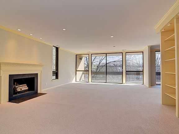 Living Room with fireplace