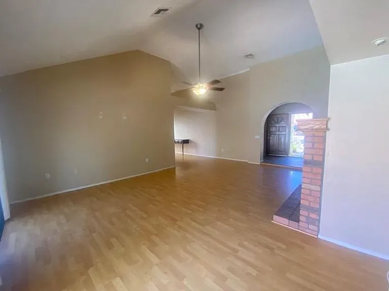 1249 E Laurel Ave — Photo 12