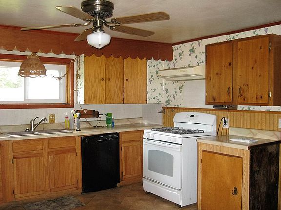 2nd image of 1014 Mechanic St