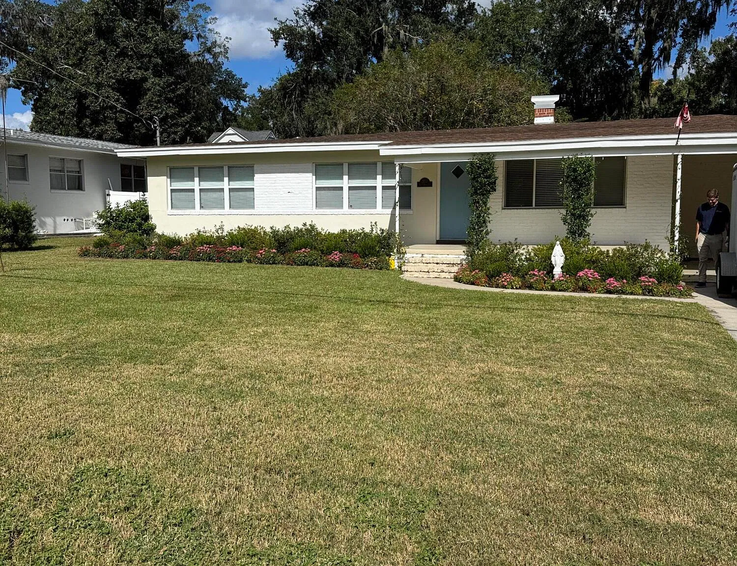 3 bed, 2.0 bath, 1910 sqft, $3,200 — Photo 2