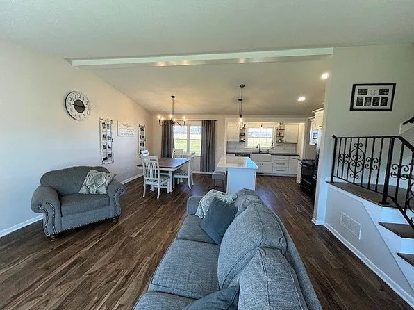 14421 McCue Rd, North Lawrence, OH 44666