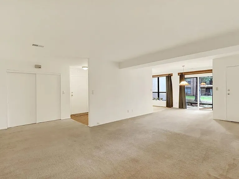 10 Fairway Rd #D — Photo 3