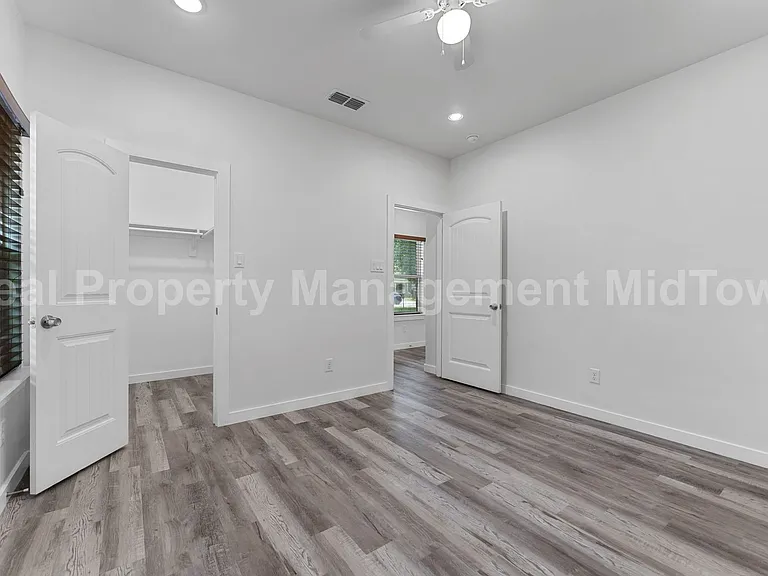 3331 Spring Ave — Photo 14