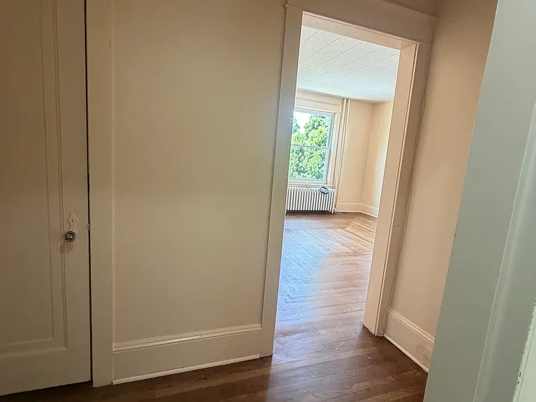 302 E Walnut St #1 — Photo 2