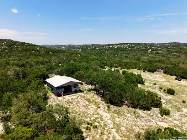 2033 SD # 45670, Rocksprings, TX 78880