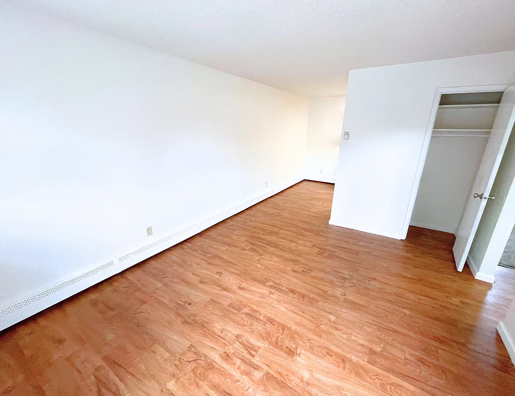 Hampton 20-Unit (Sherwood Apartments) — Photo 4