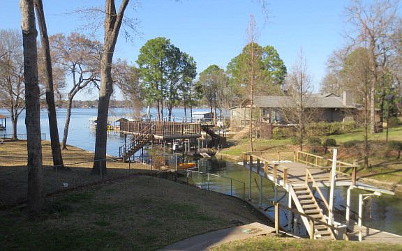 2nd image of 120 Bayside Dr