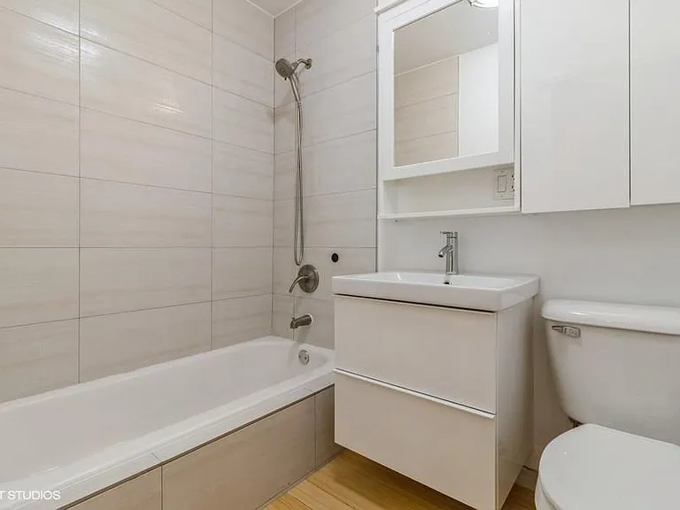 2541 W Chicago Ave #2R — Photo 17