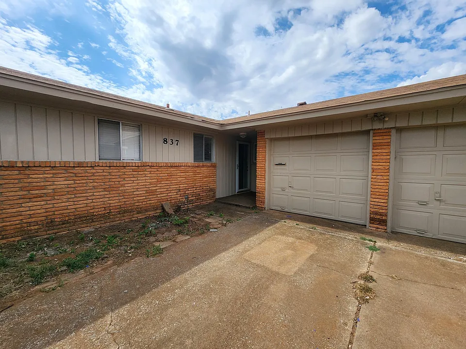 837 Fontana Ln